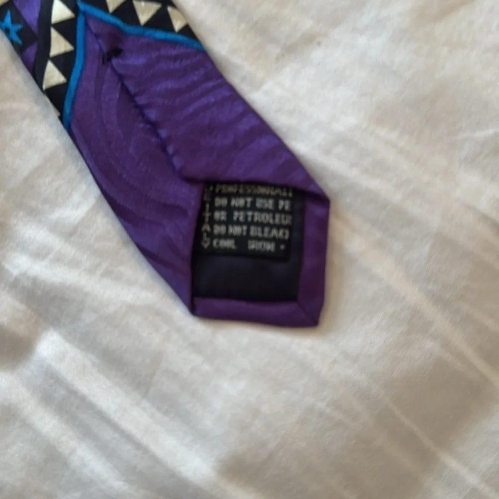 Versace V2 100% silk tie. Made in Italy